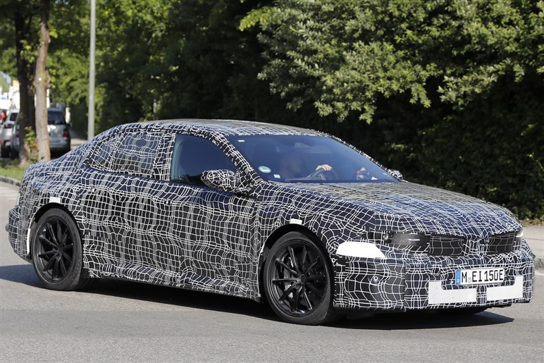 BMW新型「M3 EV」の車重はまさかの2.7トン!? プロトタイプから見えた驚きの中身とは
