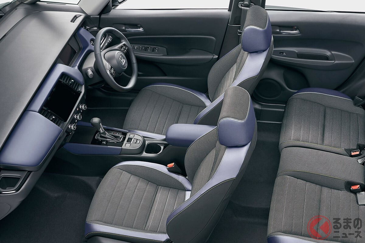 新車177万円！ ホンダ「最新型フィット」に注目！ 「洗練デザインが好き」と反響アリ！ スタイル変更×新たなボディカラー追加で質感アップした「定番コンパクトカー」への評価は？