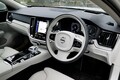 ボルボ「S60」PHEV試乗。高めの価格をボルボの魅力で埋められるか？