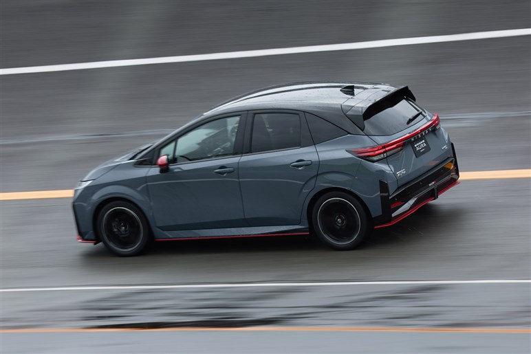 【快速4WDホットハッチ】オーラNISMO、マイチェンで待望の四駆追加！ デザインもアップデート