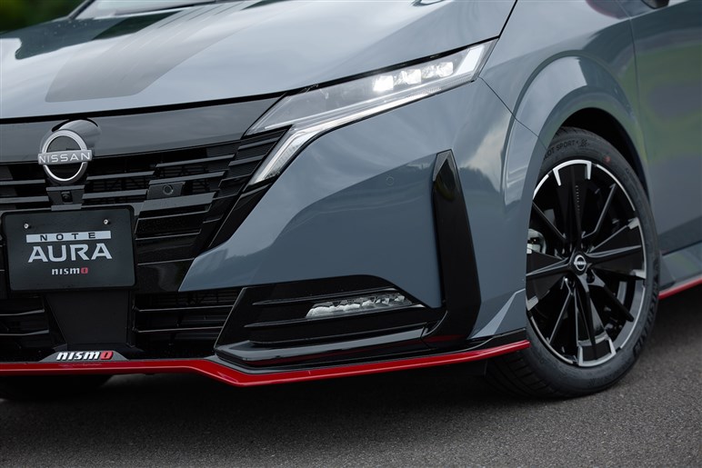 【快速4WDホットハッチ】オーラNISMO、マイチェンで待望の四駆追加！ デザインもアップデート