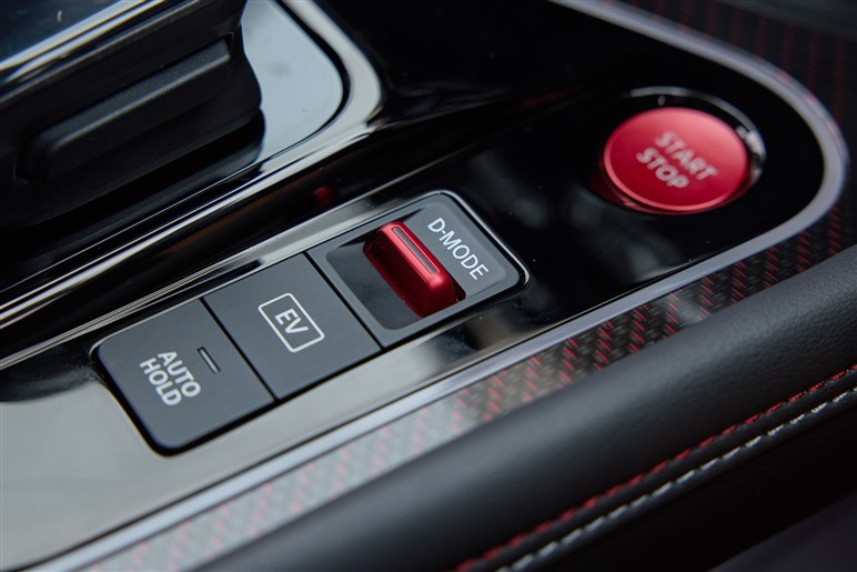 【快速4WDホットハッチ】オーラNISMO、マイチェンで待望の四駆追加！ デザインもアップデート