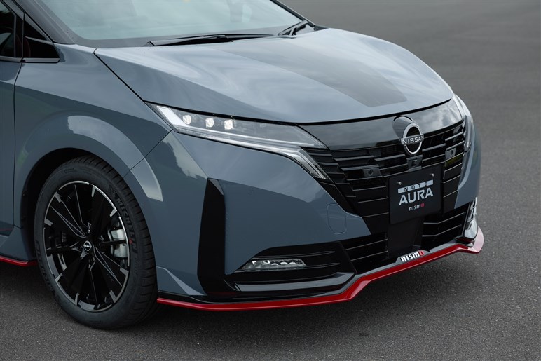 【快速4WDホットハッチ】オーラNISMO、マイチェンで待望の四駆追加！ デザインもアップデート