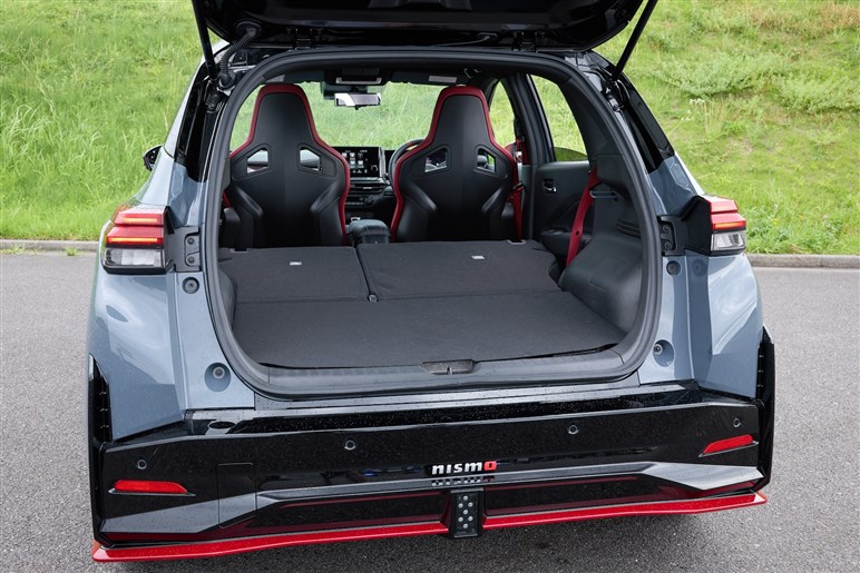 【快速4WDホットハッチ】オーラNISMO、マイチェンで待望の四駆追加！ デザインもアップデート
