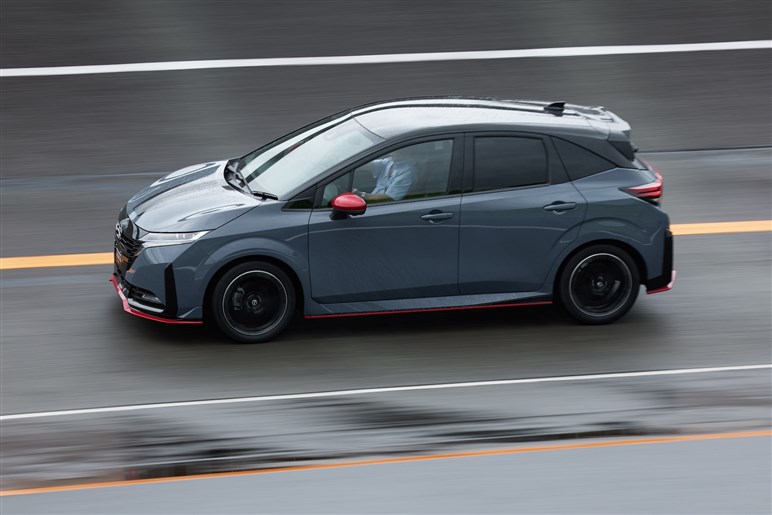 【快速4WDホットハッチ】オーラNISMO、マイチェンで待望の四駆追加！ デザインもアップデート