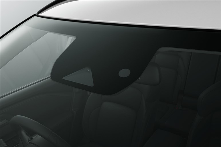 三菱が新型SUV「デスティネーター」公開。デザイン好評も、「パジェロ復活」を期待するユーザーからは落胆の声