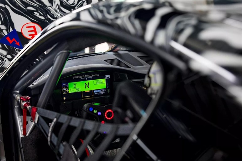 ポルシェが改良型レースマシンの今夏発表を予告！ 新型「911 GT3カップ」登場。空力と走りを刷新