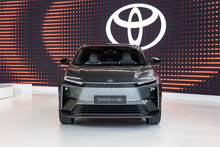 スバルが米で公開の新型SUV「アンチャーテッド」に日本のユーザーはどう反応？ 走行性能に高い期待も、デザインとBEV化は否定的