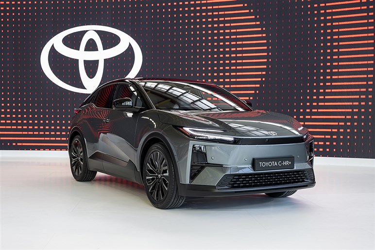 スバルが米で公開の新型SUV「アンチャーテッド」に日本のユーザーはどう反応？ 走行性能に高い期待も、デザインとBEV化は否定的