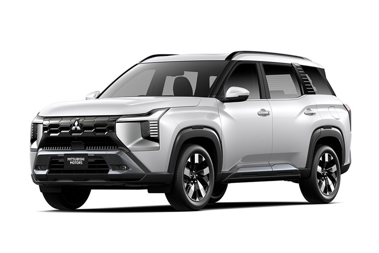 三菱が新型SUV「デスティネーター」公開。デザイン好評も、「パジェロ復活」を期待するユーザーからは落胆の声