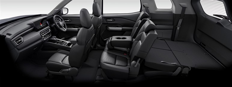 三菱が新型SUV「デスティネーター」公開。デザイン好評も、「パジェロ復活」を期待するユーザーからは落胆の声