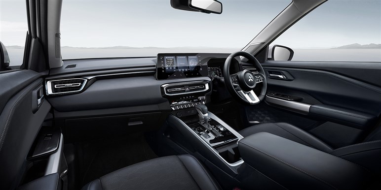 三菱が新型SUV「デスティネーター」公開。デザイン好評も、「パジェロ復活」を期待するユーザーからは落胆の声