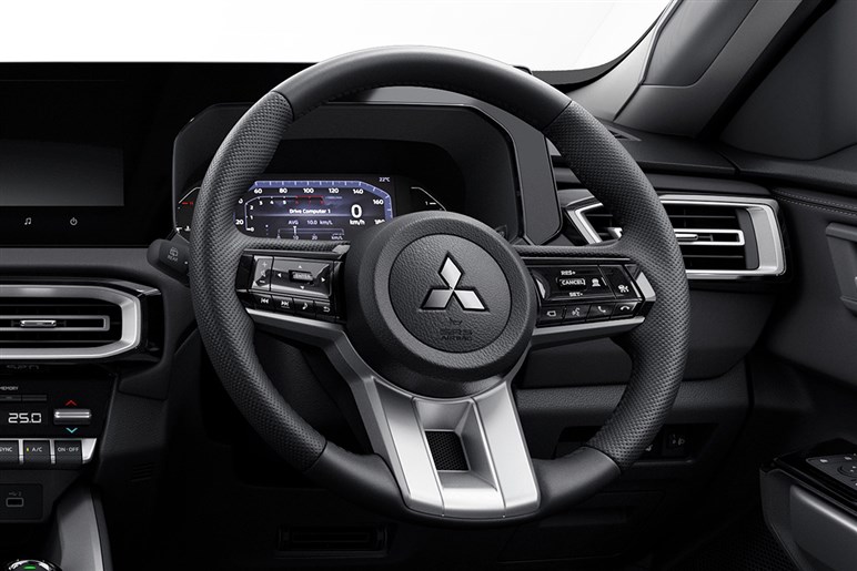 三菱が新型SUV「デスティネーター」公開。デザイン好評も、「パジェロ復活」を期待するユーザーからは落胆の声