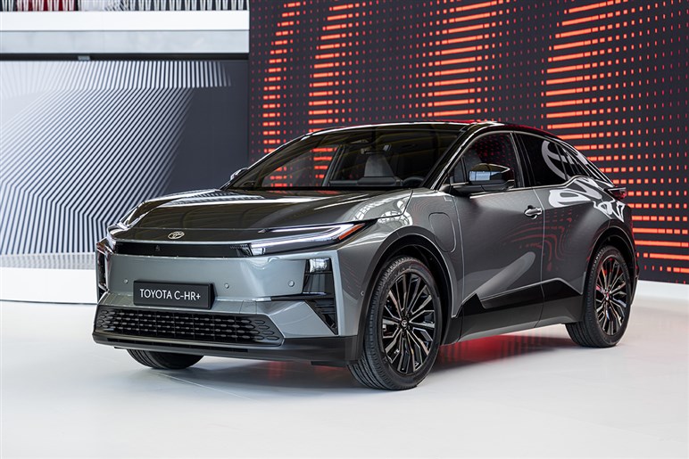 スバルが米で公開の新型SUV「アンチャーテッド」に日本のユーザーはどう反応？ 走行性能に高い期待も、デザインとBEV化は否定的
