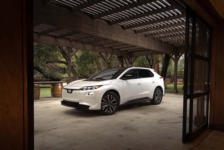 スバルが米で公開の新型SUV「アンチャーテッド」に日本のユーザーはどう反応？ 走行性能に高い期待も、デザインとBEV化は否定的
