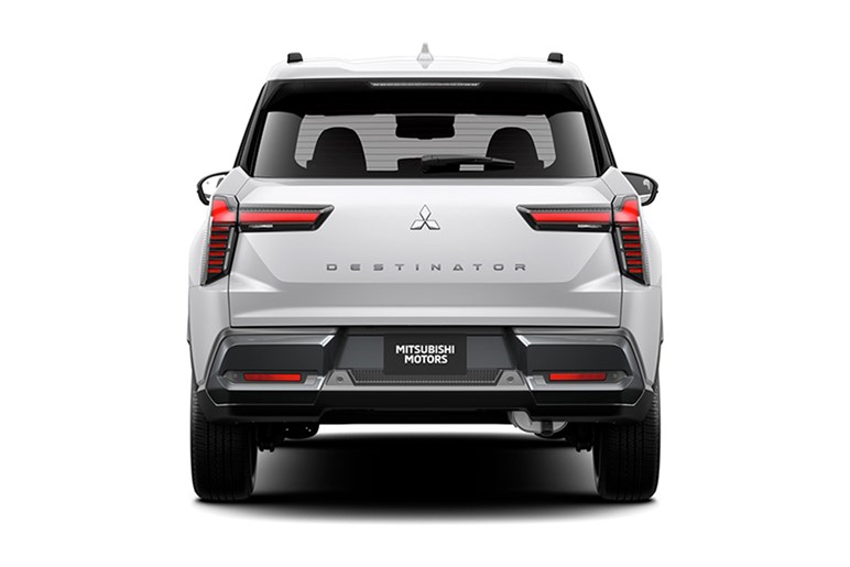 三菱が新型SUV「デスティネーター」公開。デザイン好評も、「パジェロ復活」を期待するユーザーからは落胆の声