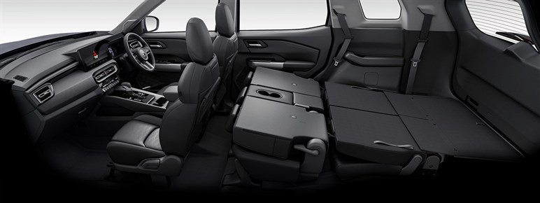 三菱が新型SUV「デスティネーター」公開。デザイン好評も、「パジェロ復活」を期待するユーザーからは落胆の声