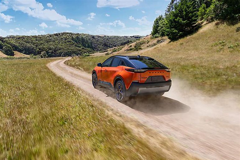 スバルが米で公開の新型SUV「アンチャーテッド」に日本のユーザーはどう反応？ 走行性能に高い期待も、デザインとBEV化は否定的