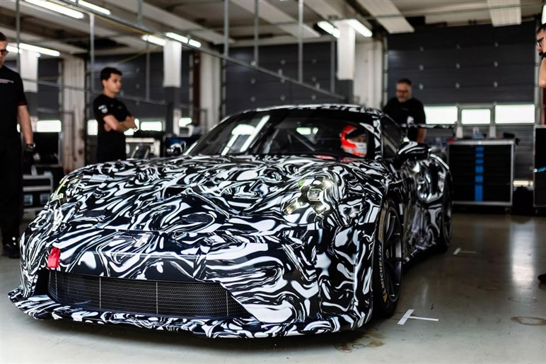 ポルシェが改良型レースマシンの今夏発表を予告！ 新型「911 GT3カップ」登場。空力と走りを刷新