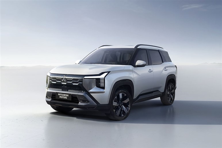 三菱が新型SUV「デスティネーター」公開。デザイン好評も、「パジェロ復活」を期待するユーザーからは落胆の声