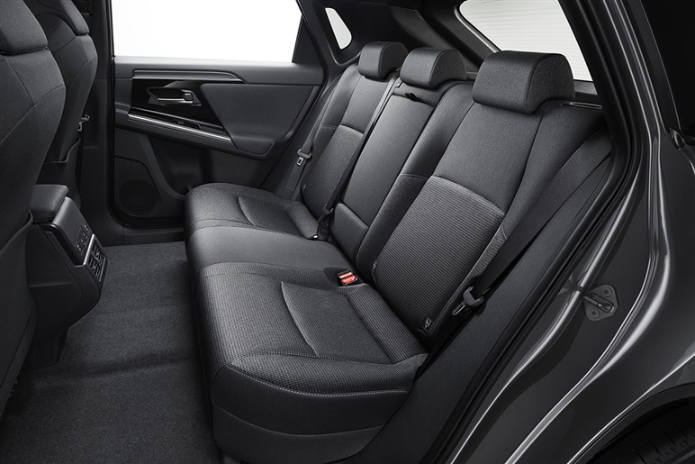 スバルが米で公開の新型SUV「アンチャーテッド」に日本のユーザーはどう反応？ 走行性能に高い期待も、デザインとBEV化は否定的