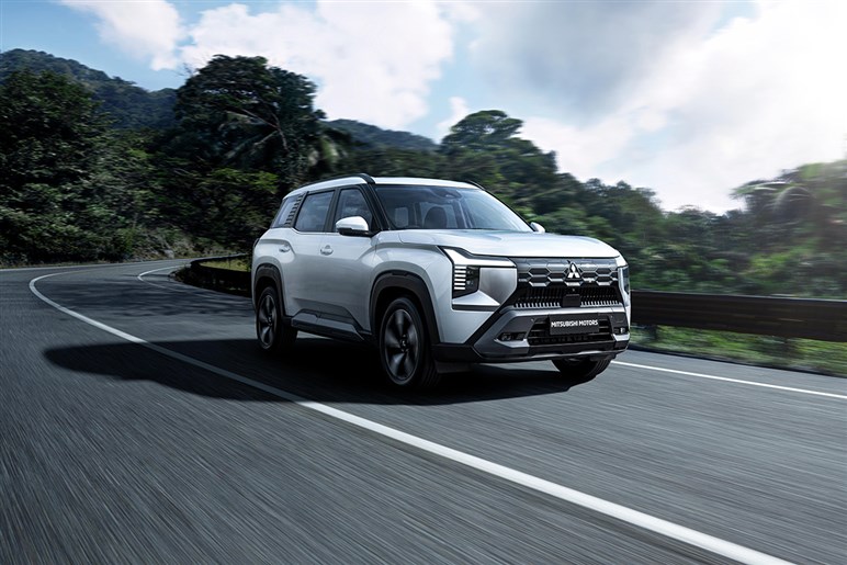 三菱が新型SUV「デスティネーター」公開。デザイン好評も、「パジェロ復活」を期待するユーザーからは落胆の声