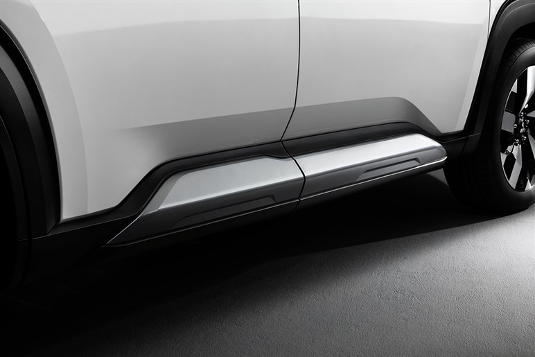 三菱が新型SUV「デスティネーター」公開。デザイン好評も、「パジェロ復活」を期待するユーザーからは落胆の声
