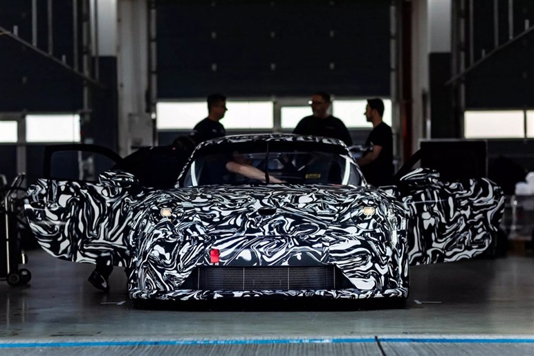 ポルシェが改良型レースマシンの今夏発表を予告！ 新型「911 GT3カップ」登場。空力と走りを刷新