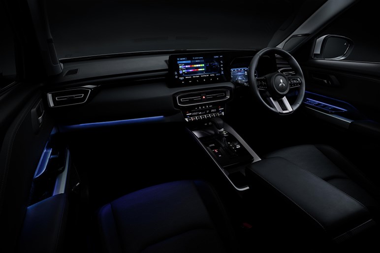 三菱が新型SUV「デスティネーター」公開。デザイン好評も、「パジェロ復活」を期待するユーザーからは落胆の声