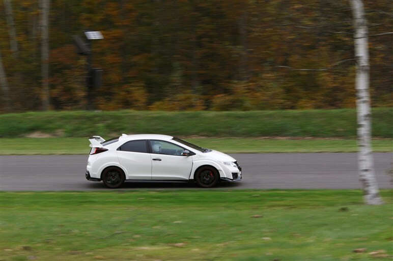 シビック タイプRに速攻試乗。FF量産車ニュル最速の実力を試す