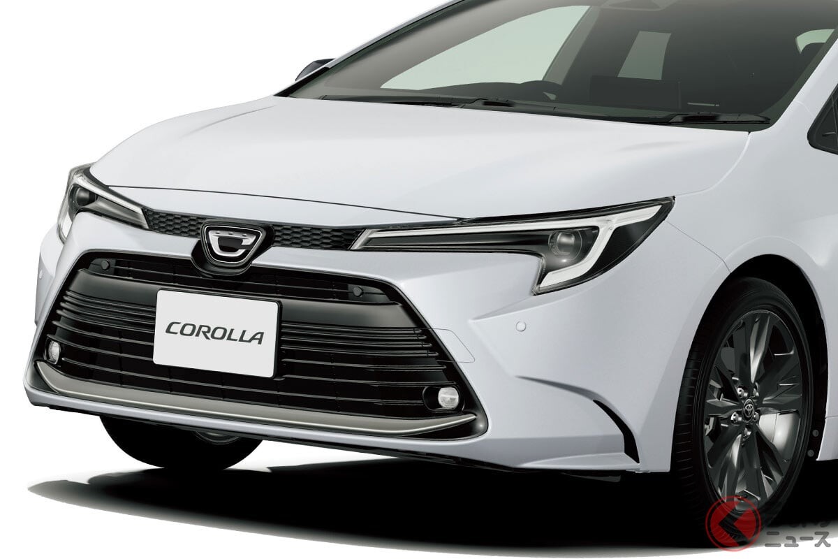 約228万円！ トヨタ新「カローラ」発表！ ガソリン車廃止＆標準装備拡大の「1番安いモデル」買ってもいい？ 「最安価グレード」どんなモデル？