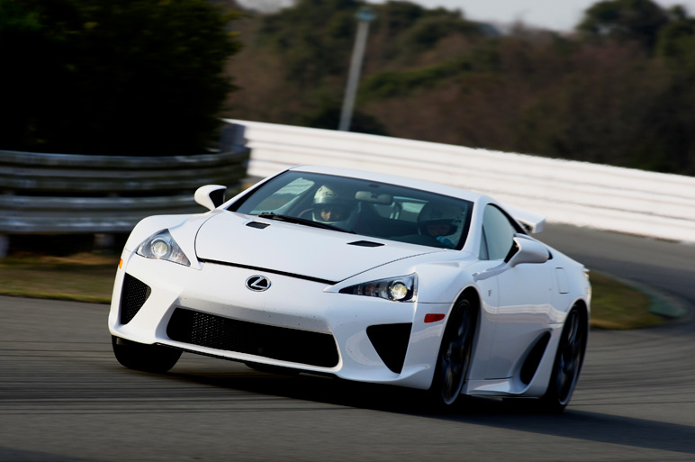 LFA・オン・サーキット その実力と魅力を探れ