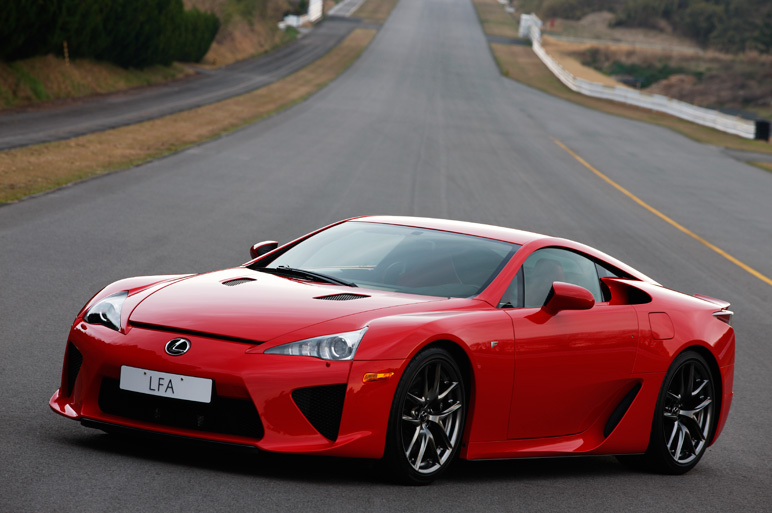 LFA・オン・サーキット その実力と魅力を探れ