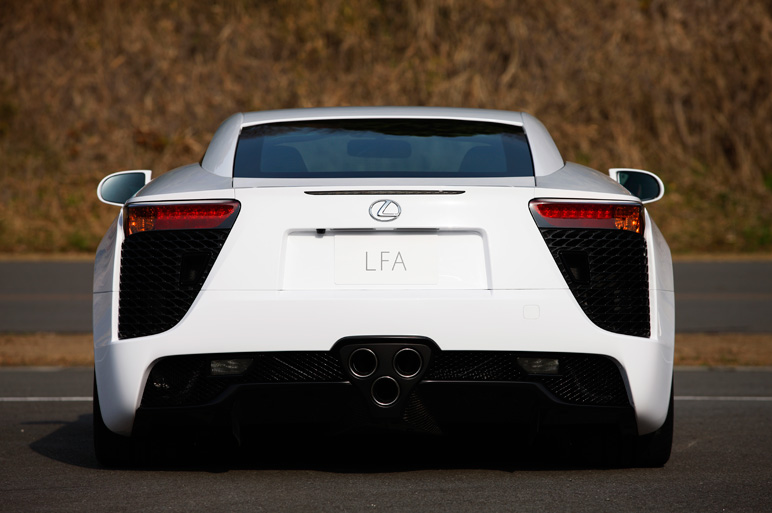 LFA・オン・サーキット その実力と魅力を探れ