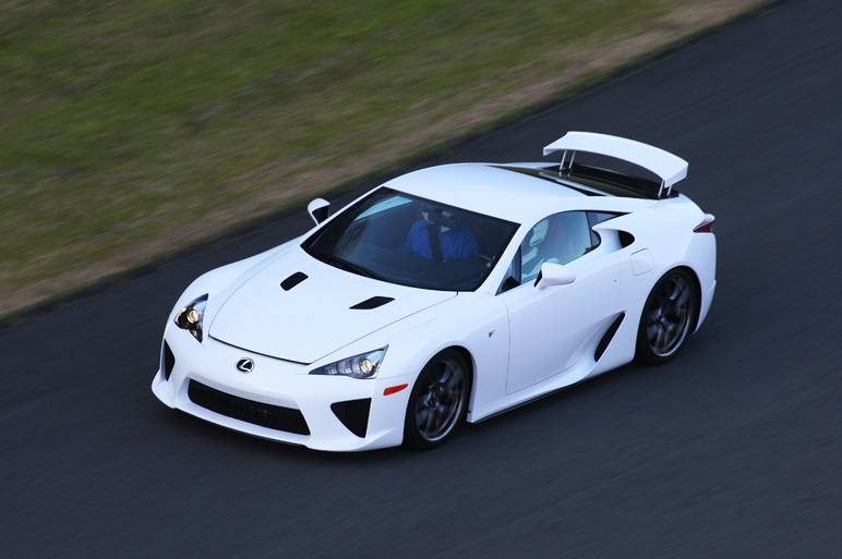 LFA・オン・サーキット その実力と魅力を探れ