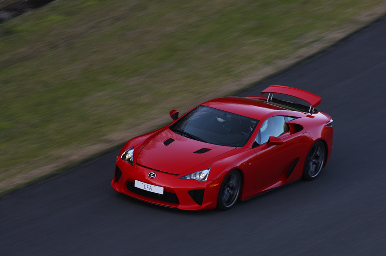 LFA・オン・サーキット その実力と魅力を探れ