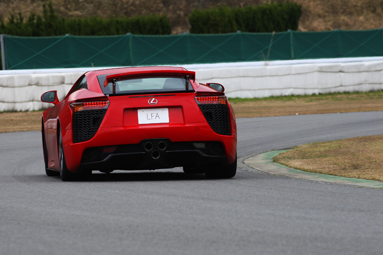 LFA・オン・サーキット その実力と魅力を探れ