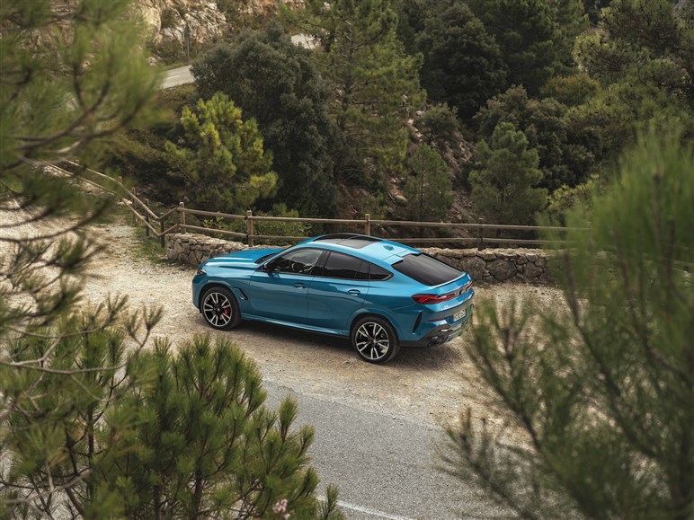 スーパーカー顔負けの超絶スペック。BMW新型「X6／X6M」発売。1622から
