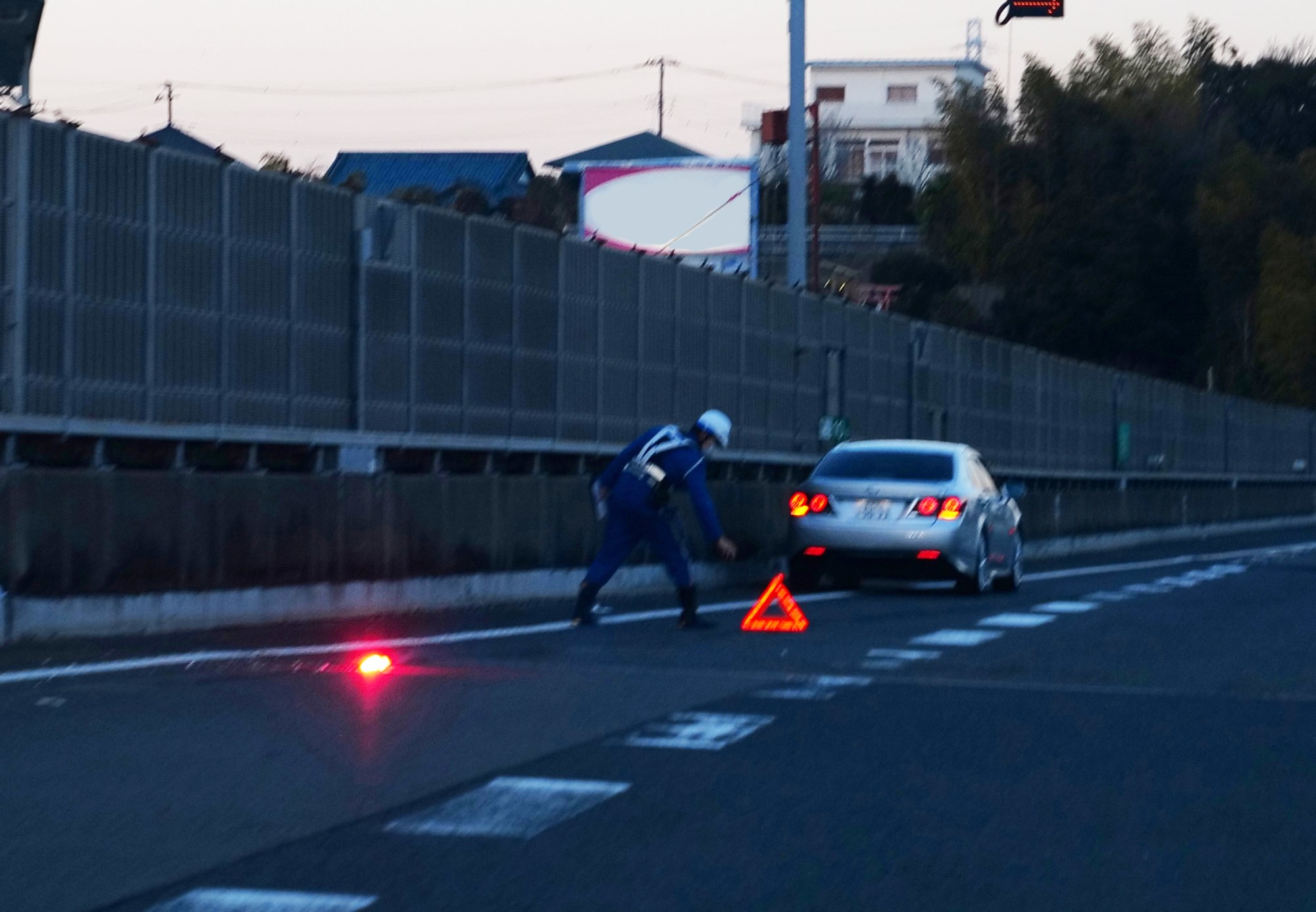 ギクッ パトカーに追尾されている 速度計測の方法や計測に必要な追走距離はどれぐらい Carview 自動車情報サイト 新車 中古車 Carview