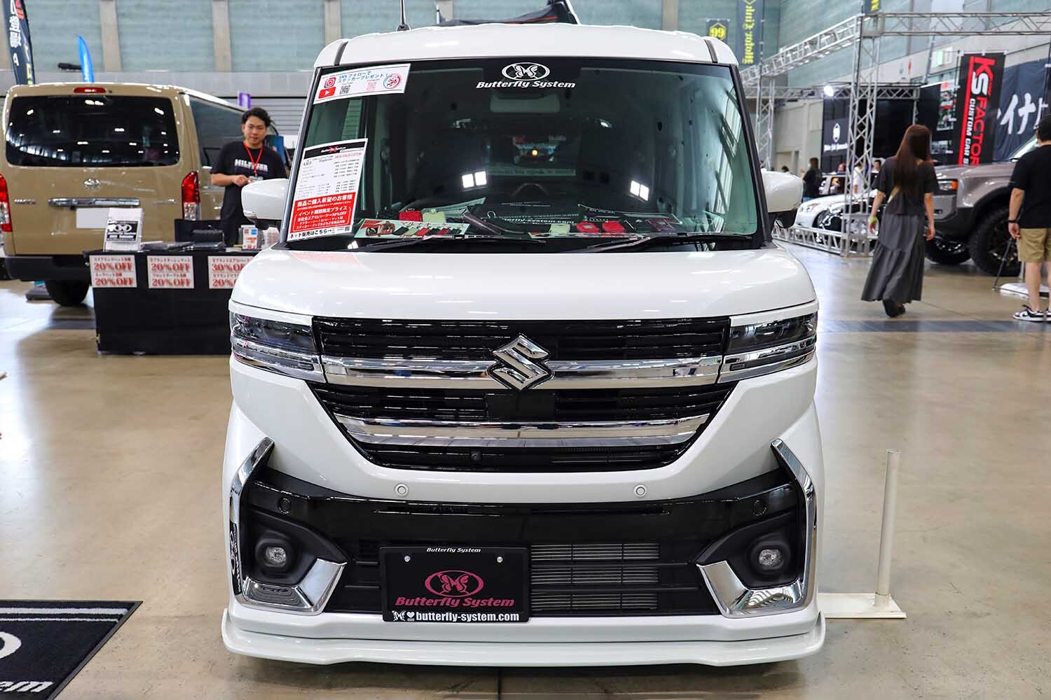 スズキ「スペーシアカスタム」をお手軽ドレスアップ3点セット！ バンパーにつけるだけの「イージーフラップ」はDIYでも取り付け可能です