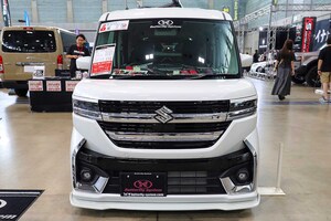 スズキ「スペーシアカスタム」をお手軽ドレスアップ3点セット！ バンパーにつけるだけの「イージーフラップ」はDIYでも取り付け可能です