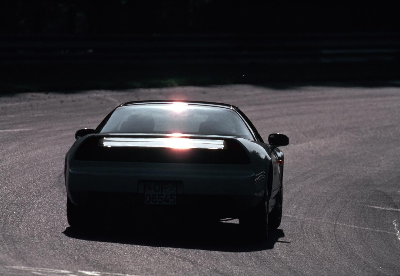 【今日は何の日?】ホンダ・NSXタイプT登場「着脱可能なルーフを装備したスーパーカー」　24年前の今日　1995年3月8日