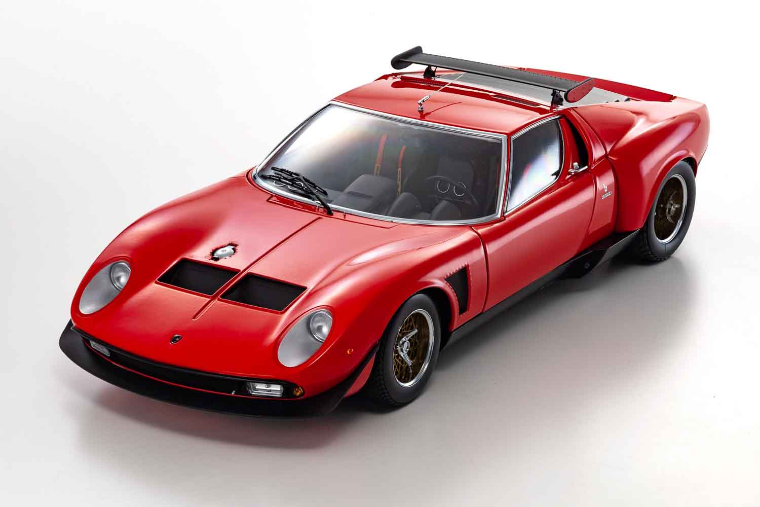 イオタ」改め「ミウラSVR」が14年ぶりに復活！ 京商から1/12