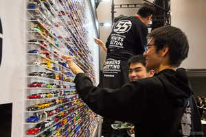 5000台ウォールとエヴァコラボ実車を初公開　トミカ55周年「TOMICA OWNERS MEETING」開幕