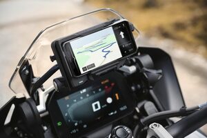 BMW Motorrad、2023年春夏のギア＆ガーメント商品を販売開始