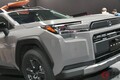 7年ぶり全面刷新！ トヨタ新型「RAV4」に反響多数！ 「全部カッコよすぎじゃない？」「SUVにしてはパワフルすぎる！」「走行性きになるねぇ」の声！ 初の“パワトレ＆ソフトウェア”搭載で進化した「クロスオーバーSUV」が話題に！