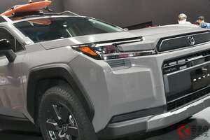 7年ぶり全面刷新！ トヨタ新型「RAV4」に反響多数！ 「全部カッコよすぎじゃない？」「SUVにしてはパワフルすぎる！」「走行性きになるねぇ」の声！ 初の“パワトレ＆ソフトウェア”搭載で進化した「クロスオーバーSUV」が話題に！