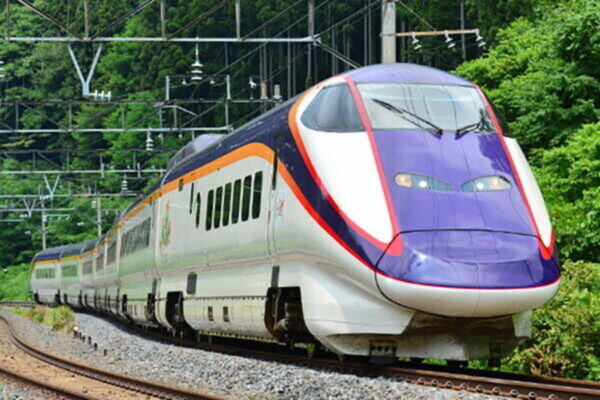 山形新幹線の「E3系」年内に運行終了へ 多くの乗客に親しまれた鼻の短い「ミニ新幹線」車両に幕