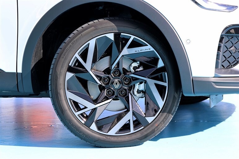 期待せず乗ったらよくできたフランス車だった…ルノー「アルカナ」改良版試乗　乗り心地＆ハンドリング好印象