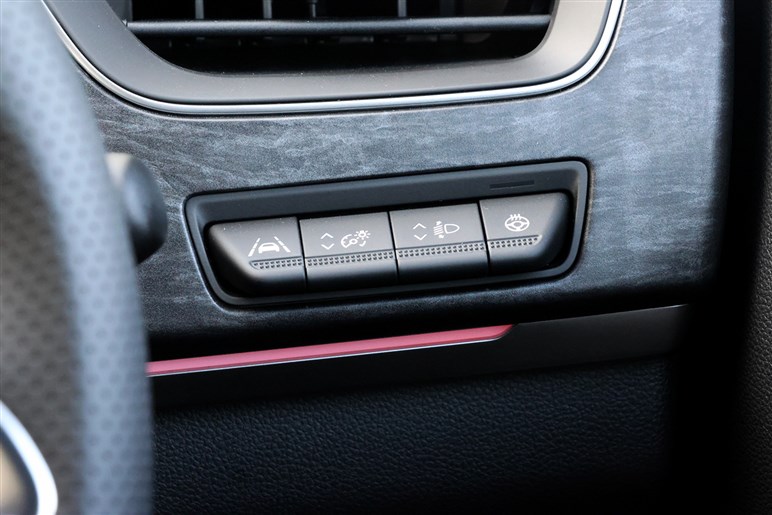 期待せず乗ったらよくできたフランス車だった…ルノー「アルカナ」改良版試乗　乗り心地＆ハンドリング好印象